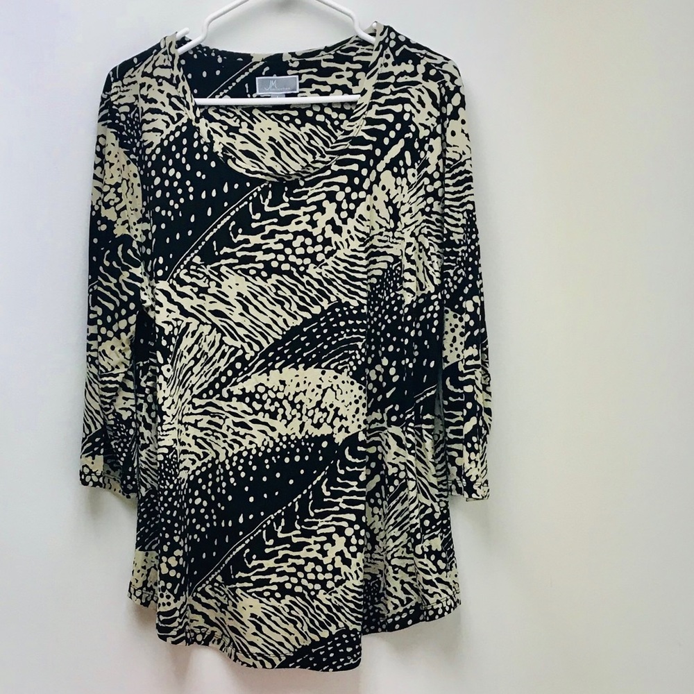 Beautiful woman’s long blouse. Perfect condition